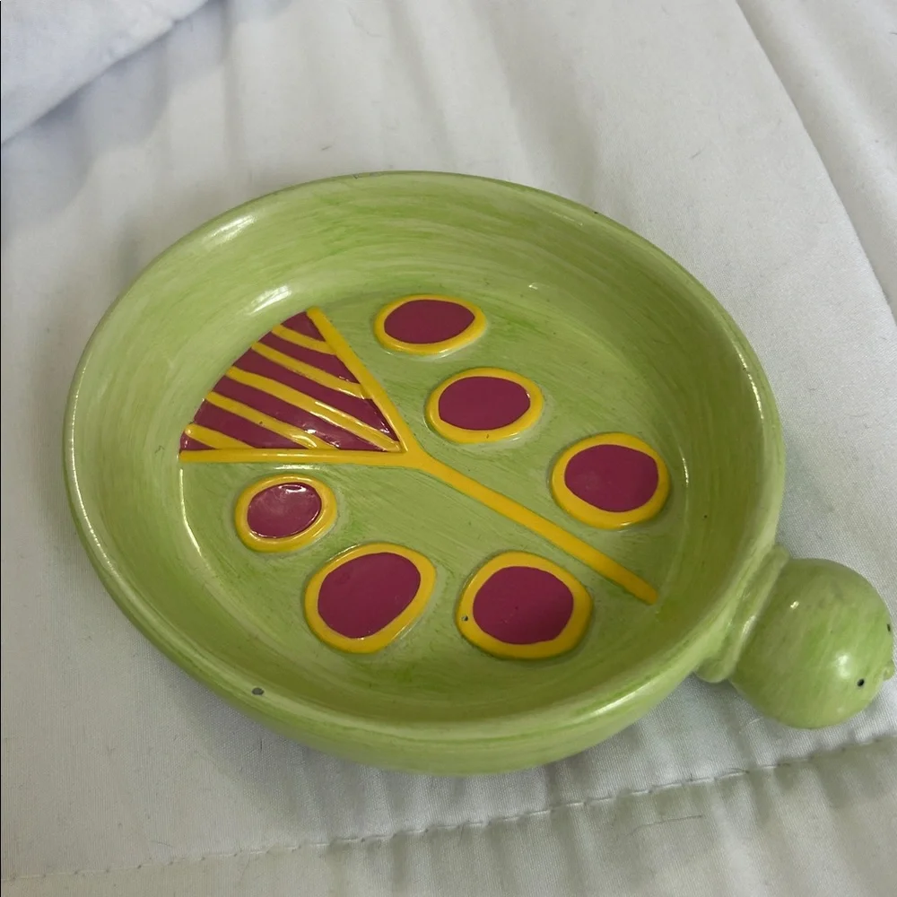 Pottery Barn Kids turtle shaped soap dish, 2008 Green and Pink